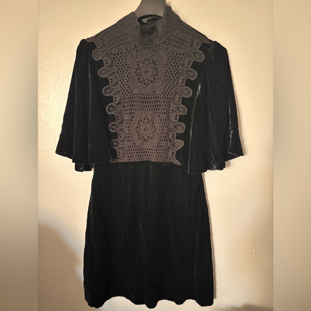 ZARA Elegant Black Velvet Dress with Lace Detail Short Sleeve